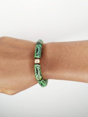 Bracelet en perles du Ghana et bijoux en bronze